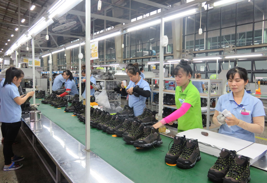Sản-xuất-tại-nhà-máy-Công-ty-TNHH-Samduk-Việt-Nam