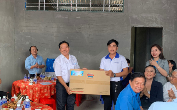 Miennampetro đồng hành và trao tặng quà