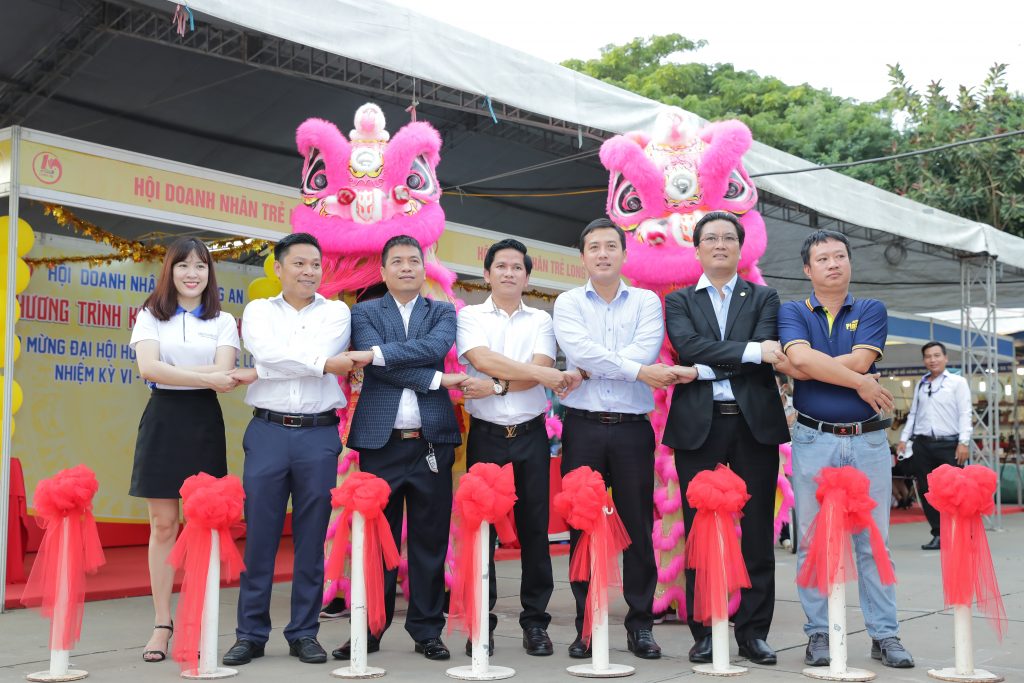 Đại diện MiennamPetro cùng Hội Doanh nhân trẻ Long An gắn kết giao lưu