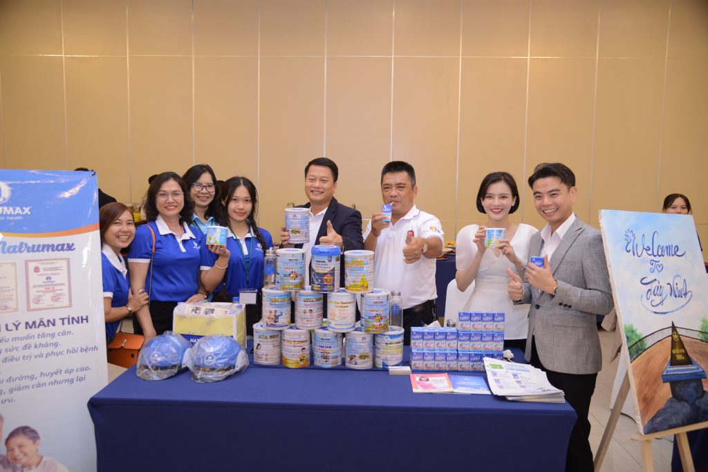 Ông Nguyễn Minh Tâm - TGĐ MiennamPetro đi giao lưu, kết nối với các mặt hàng khác