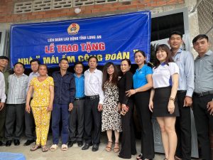 Lễ trao nhà Mái ấm Công đoàn