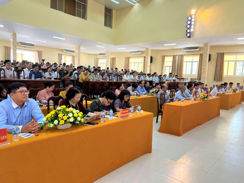 Quang cảnh hội nghị