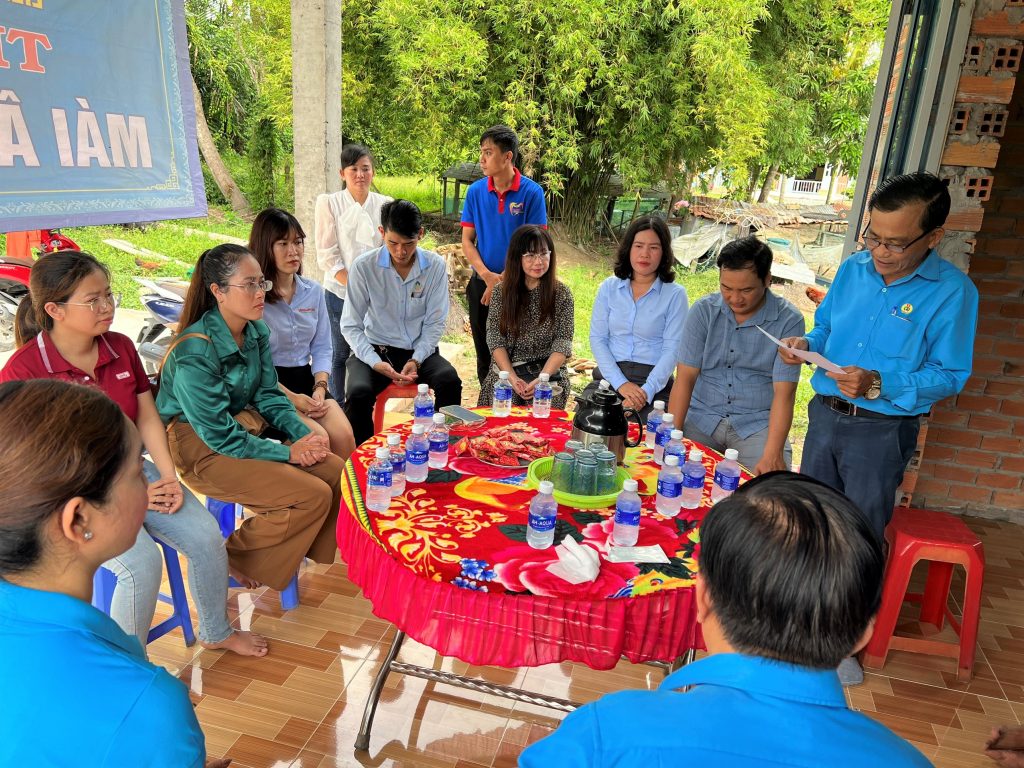 Buổi lễ trao tặng nhà Mái ấm công đoàn