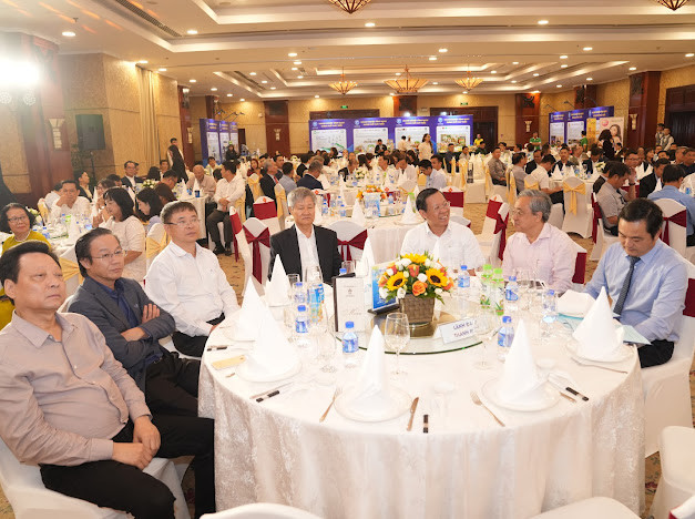 Các lãnh đạo tham dự sự kiện