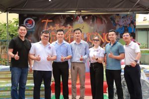 Quang cảnh chương trình “Trăng yêu thương”