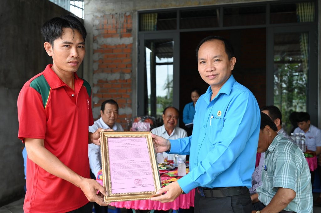 Lễ trao tặng nhà Mái ấm công đoàn