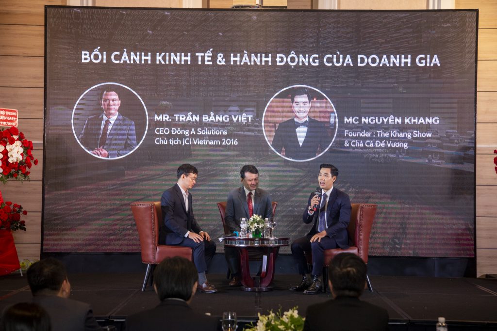 Các diễn giả tại Tọa đàm “Bối cảnh kinh tế - Hành động doanh gia”