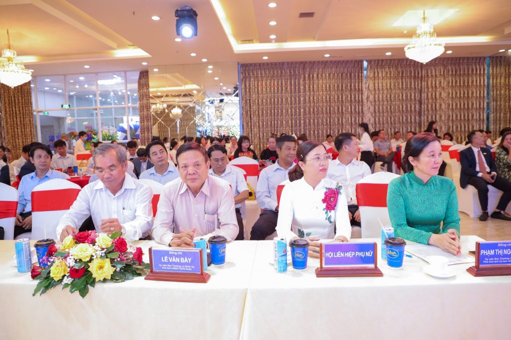 Hình ảnh các lãnh đạo quận