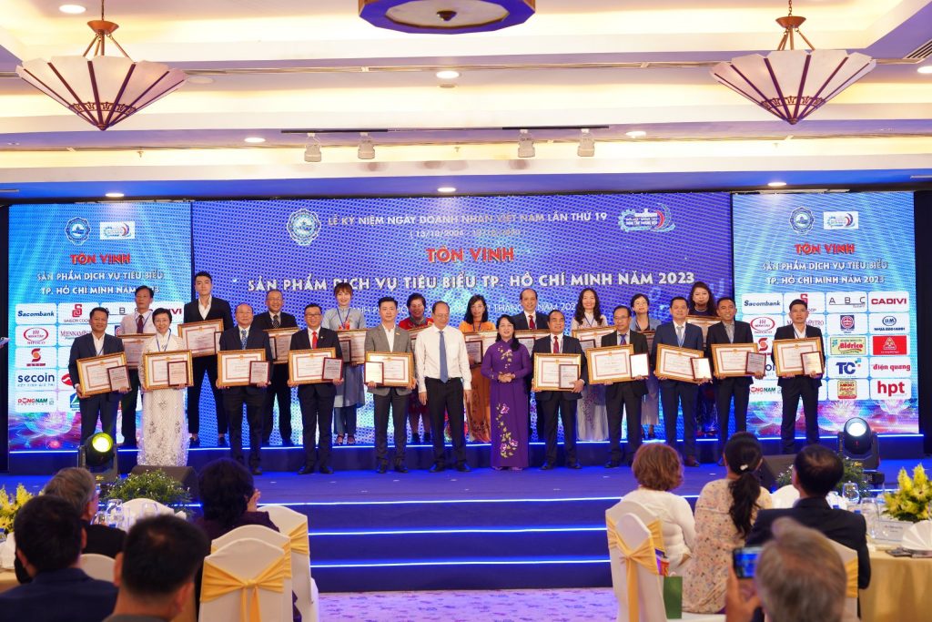 40 doanh nghiệp vinh danh hai lần liên tiếp đạt danh hiệu Sản phẩm, dịch vụ tiêu biểu năm 2023