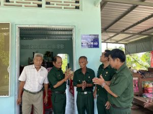 Lễ trao nhà đồng đội