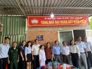 Buổi lễ trao nhà đại đoàn kết