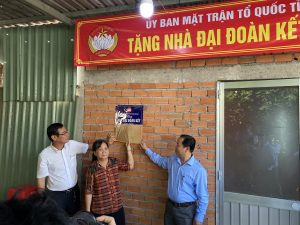 Lễ bàn giao nhà đại đoàn kết
