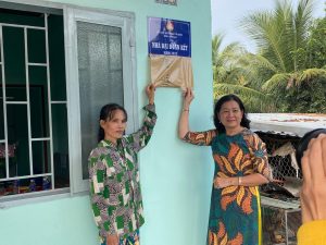 Bàn giao nhà Đại đoàn kết